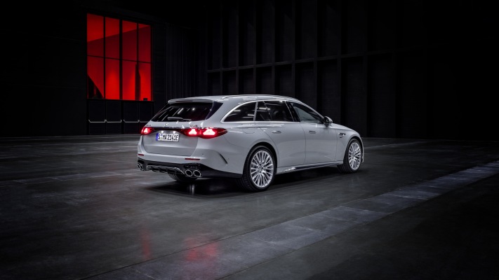 Mercedes-AMG E 53 Hybrid 4MATIC+ Estate 2025. Desktop wallpaper