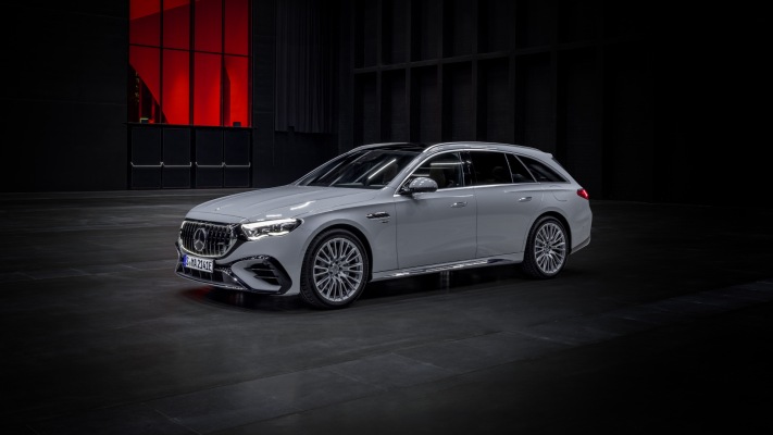 Mercedes-AMG E 53 Hybrid 4MATIC+ Estate 2025. Desktop wallpaper