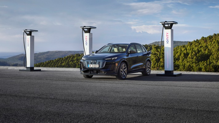 Audi Q6 e-tron quattro 2025. Desktop wallpaper
