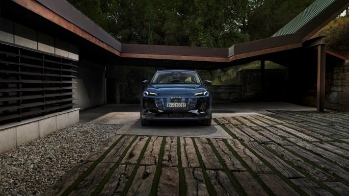 Audi Q6 e-tron quattro 2025. Desktop wallpaper