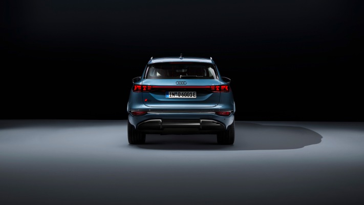 Audi Q6 e-tron quattro 2025. Desktop wallpaper