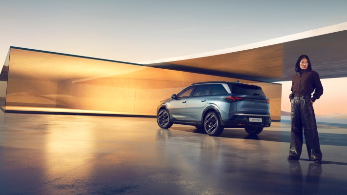Peugeot e-5008 2025. Desktop wallpaper
