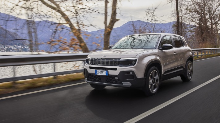 Jeep Avenger e-hybrid 2024. Desktop wallpaper