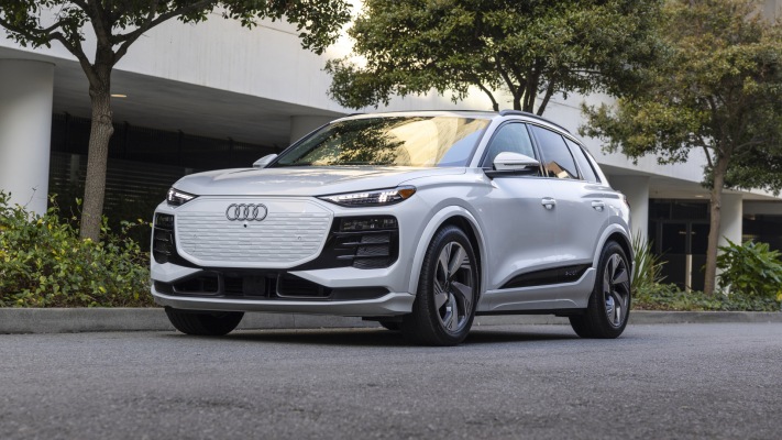 Audi Q6 e-tron USA Version 2025. Desktop wallpaper