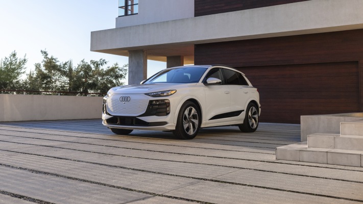 Audi Q6 e-tron USA Version 2025. Desktop wallpaper