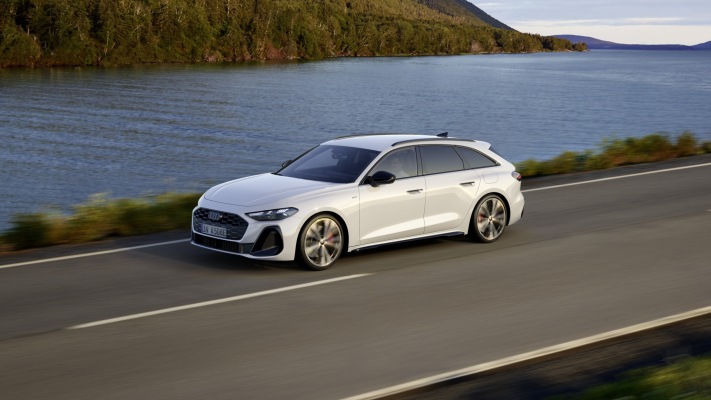 Audi A5 Avant e-hybrid quattro 2025. Desktop wallpaper
