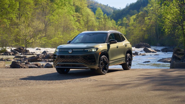Volkswagen Tiguan SEL R-Line USA version 2025. Desktop wallpaper