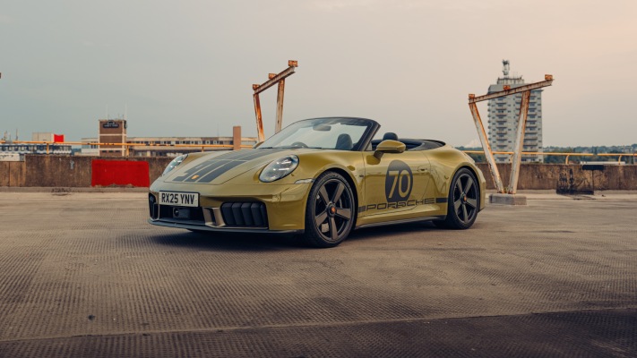 Porsche 911 Spirit 70 Edition UK Version 2025. Desktop wallpaper