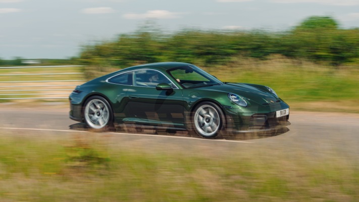 Porsche 911 GT3 Touring Package UK Version 2025. Desktop wallpaper