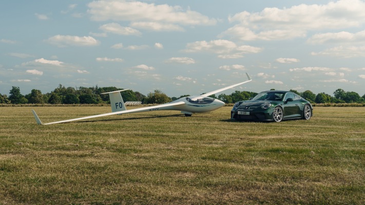 Porsche 911 GT3 Touring Package UK Version 2025. Desktop wallpaper