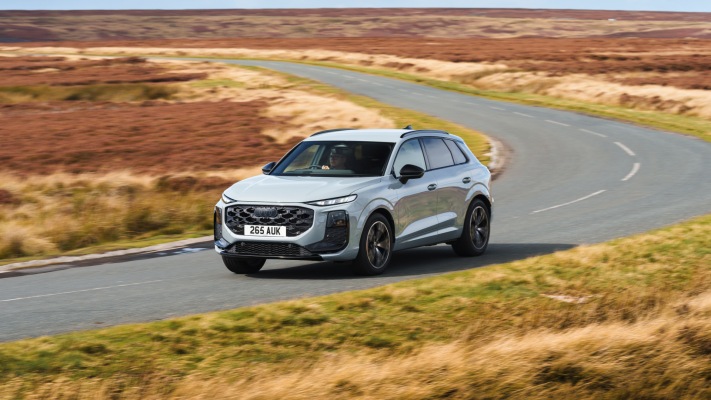 Audi Q3 TFSI Launch Edition UK Version 2026. Desktop wallpaper