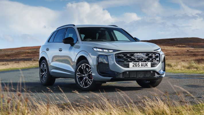 Audi Q3 TFSI Launch Edition UK Version 2026. Desktop wallpaper