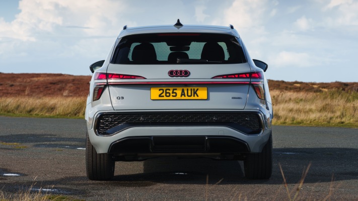 Audi Q3 TFSI Launch Edition UK Version 2026. Desktop wallpaper