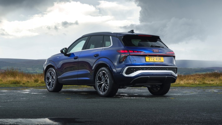 Audi Q3 e-hybrid Launch Edition UK Version 2026. Desktop wallpaper