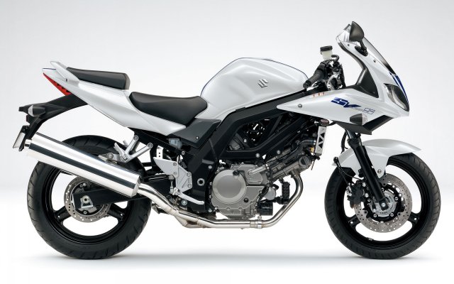 Suzuki SV650S. Desktop wallpaper