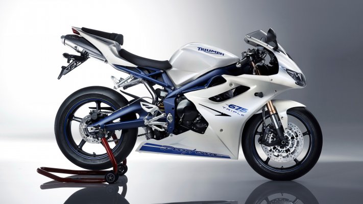 Triumph Daytona 675. Desktop wallpaper
