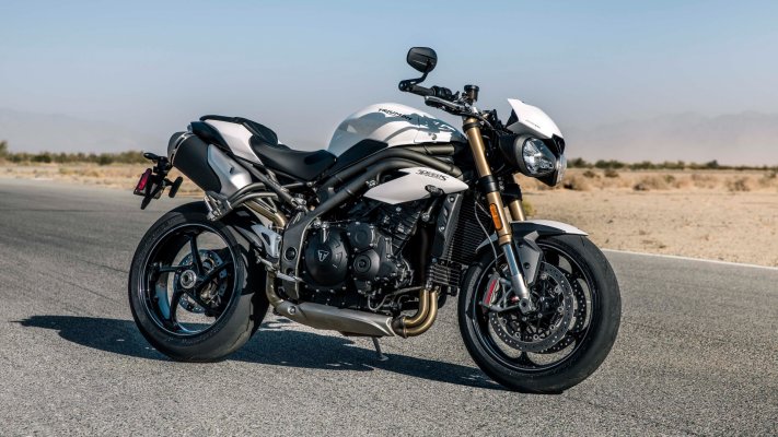 Triumph Speed Triple S 2018. Desktop wallpaper