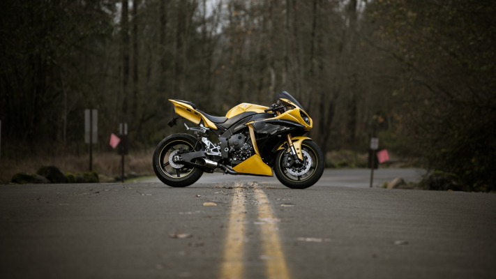 Yamaha YZF-R1. Desktop wallpaper