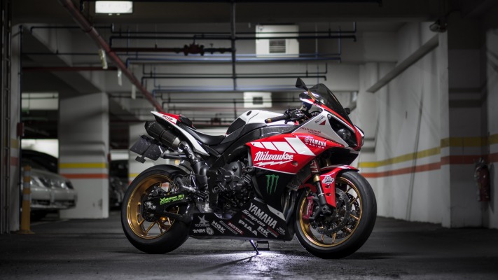 Yamaha YZF-R1. Desktop wallpaper