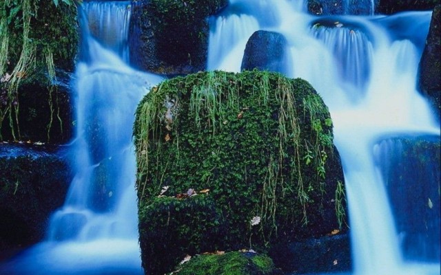 Waterfalls. Desktop wallpaper