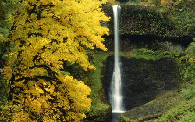 Waterfalls. Desktop wallpaper