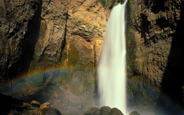 Waterfalls. Desktop wallpaper