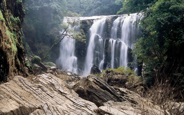 Waterfalls. Desktop wallpaper