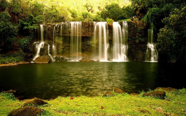 Waterfalls. Desktop wallpaper