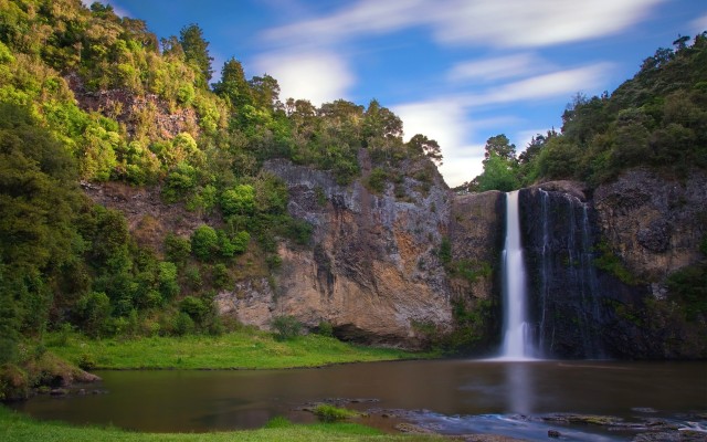 Waterfalls. Desktop wallpaper