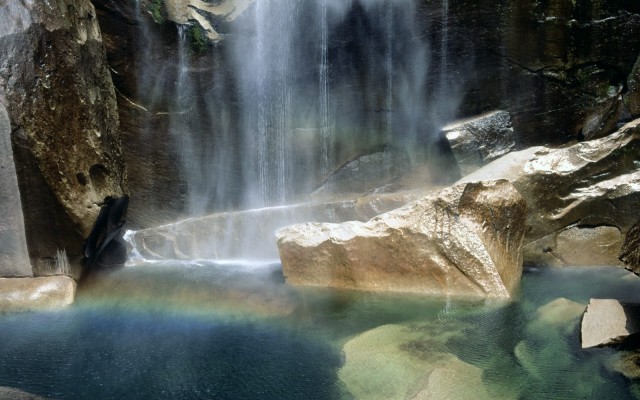 Waterfalls. Desktop wallpaper