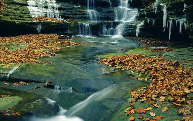 Waterfalls. Desktop wallpaper