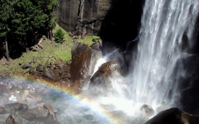 Waterfalls. Desktop wallpaper