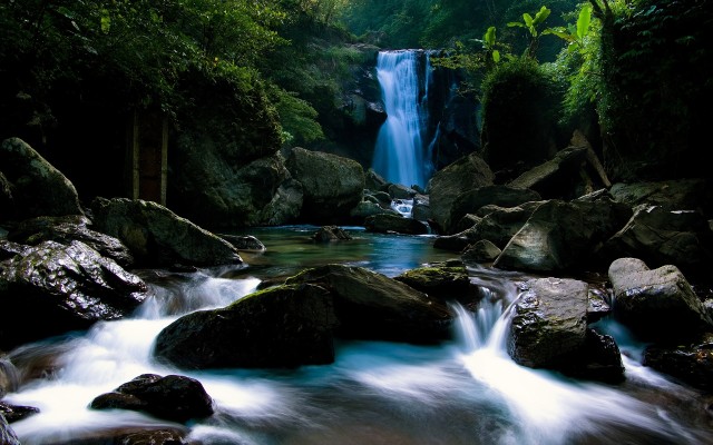 Waterfalls. Desktop wallpaper