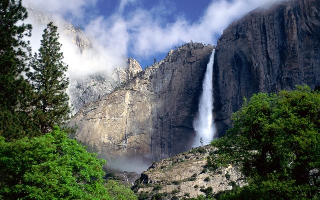 Waterfalls. Desktop wallpaper