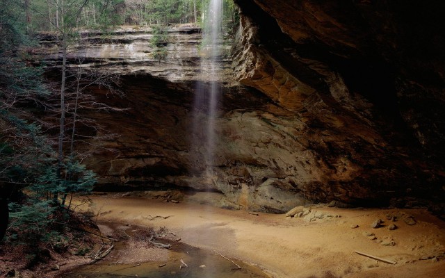 Waterfalls. Desktop wallpaper