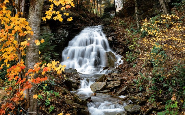 Waterfalls. Desktop wallpaper