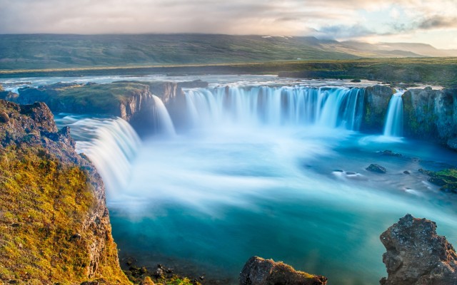 Waterfalls. Desktop wallpaper