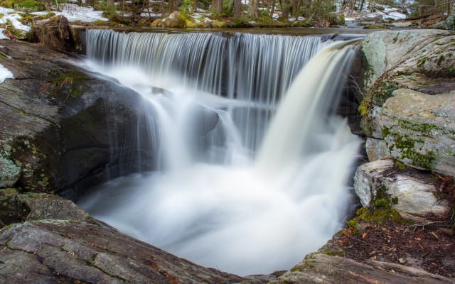 Waterfalls. Desktop wallpaper