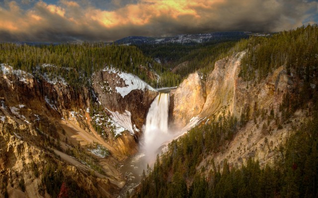Waterfalls. Desktop wallpaper