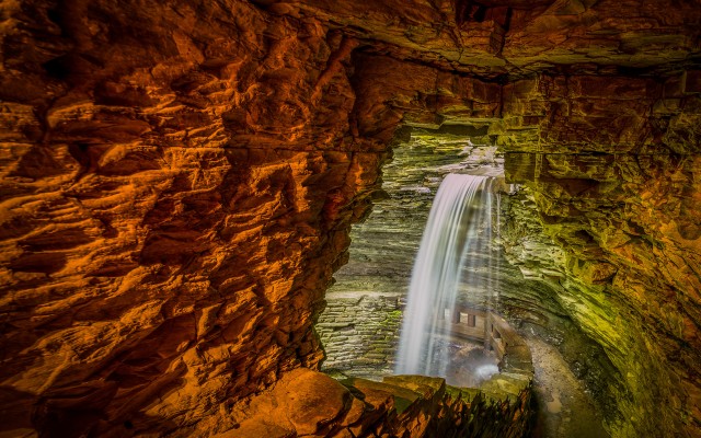 Waterfalls. Desktop wallpaper