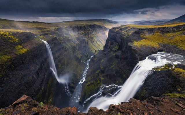 Waterfalls. Desktop wallpaper