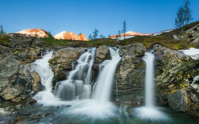Waterfalls. Desktop wallpaper