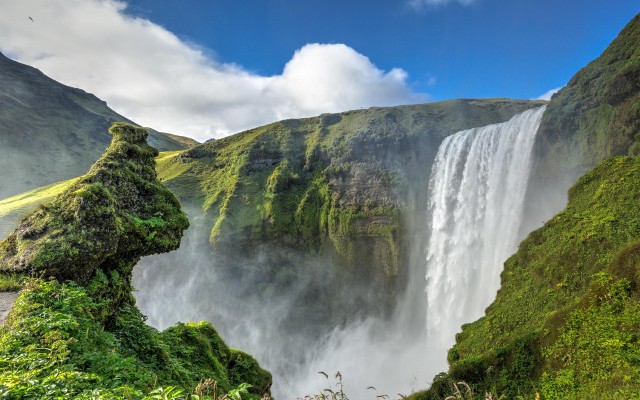 Waterfalls. Desktop wallpaper