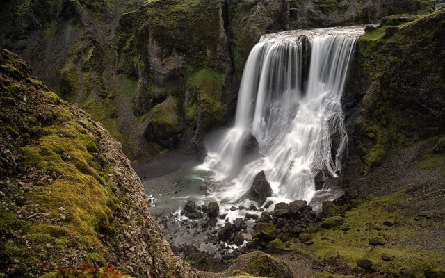 Waterfalls. Desktop wallpaper