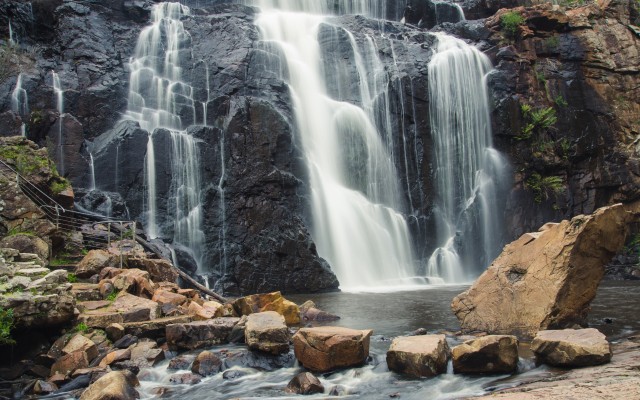 Waterfalls. Desktop wallpaper