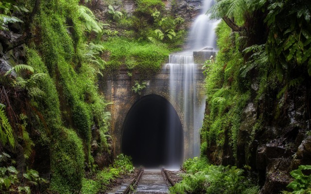 Waterfalls. Desktop wallpaper