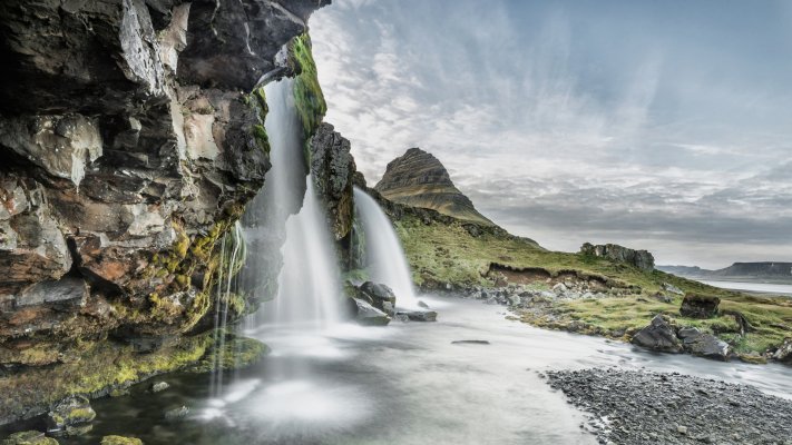 Waterfalls. Desktop wallpaper