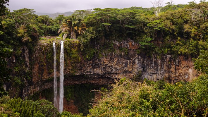 Waterfalls. Desktop wallpaper