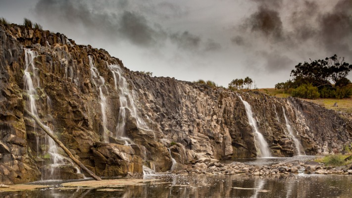 Waterfalls. Desktop wallpaper