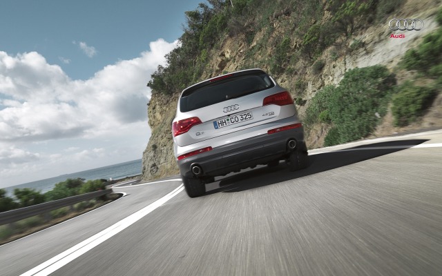 Audi Q7 2013. Desktop wallpaper